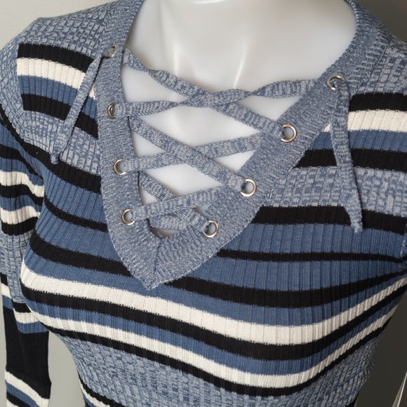 NWT Striped V-Neck Long Sleeve Top - Blue - small - Picture 2 of 4